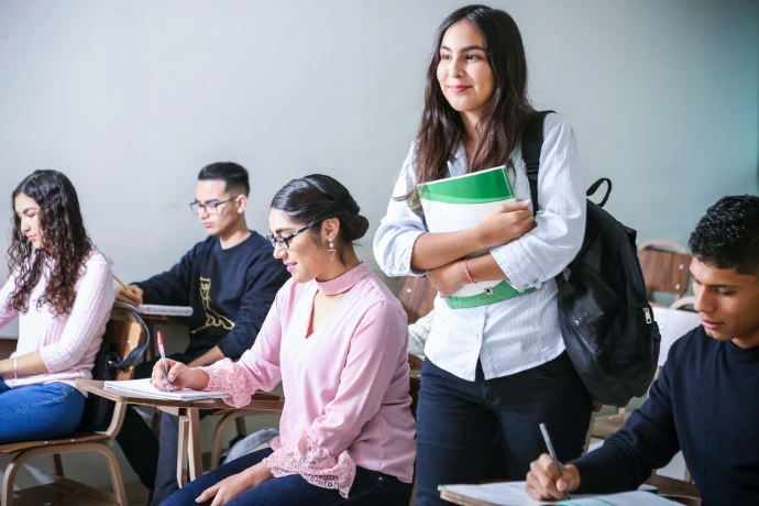 Admission études en France, parcoursup, baccalauréat, licence, master, mastère, BTS, étudiante en parcours d’orientation stratégique